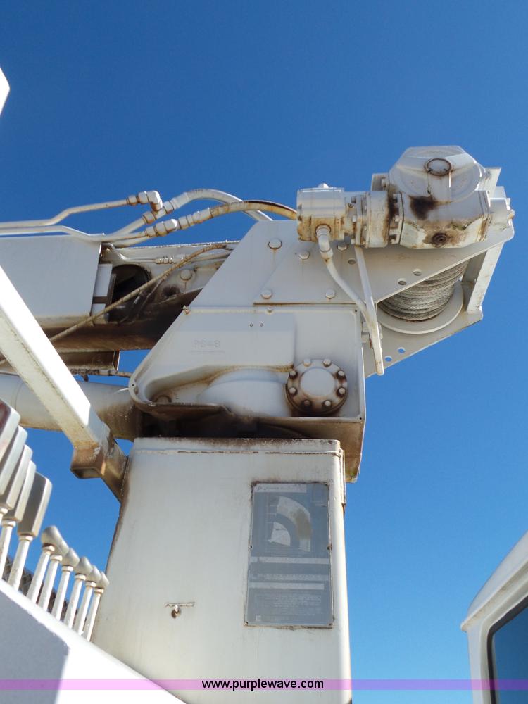 image for item L5755 1981 International S1800 digger derrick truck