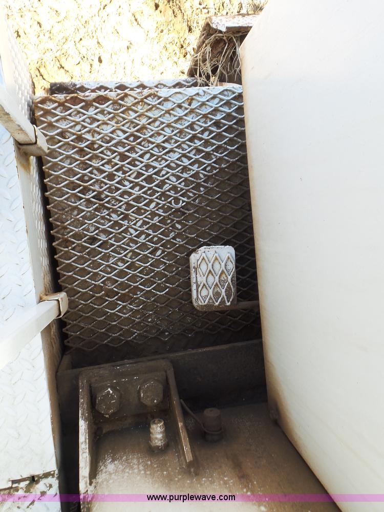 image for item L5755 1981 International S1800 digger derrick truck