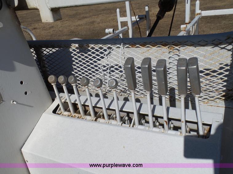 image for item L5755 1981 International S1800 digger derrick truck