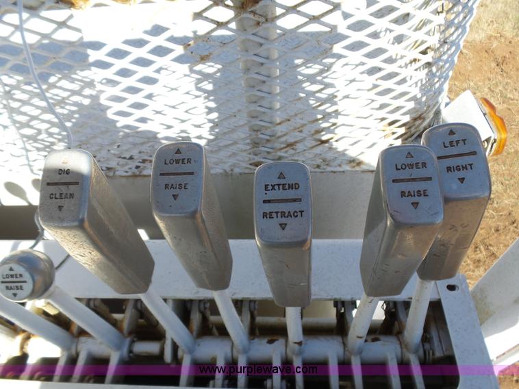 image for item L5755 1981 International S1800 digger derrick truck