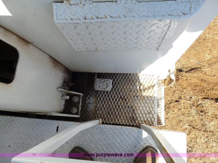 image for item L5755 1981 International S1800 digger derrick truck