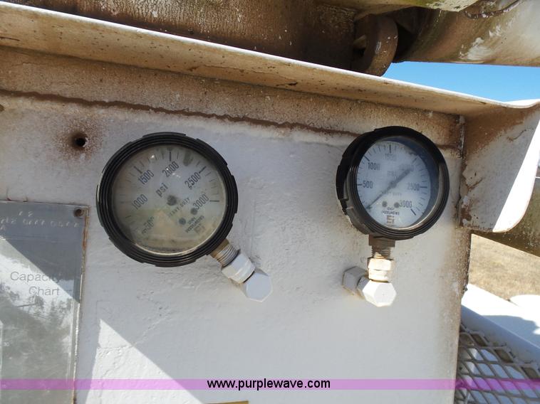 image for item L5755 1981 International S1800 digger derrick truck