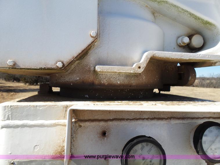 image for item L5755 1981 International S1800 digger derrick truck