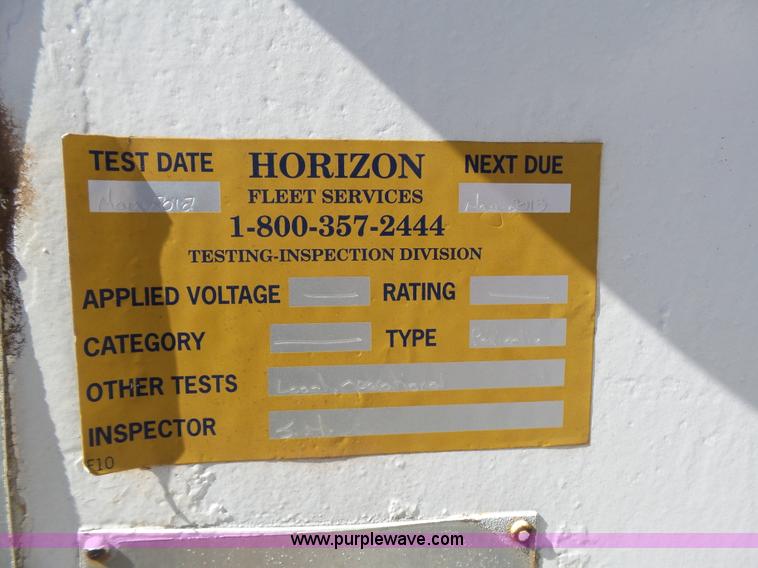 image for item L5755 1981 International S1800 digger derrick truck