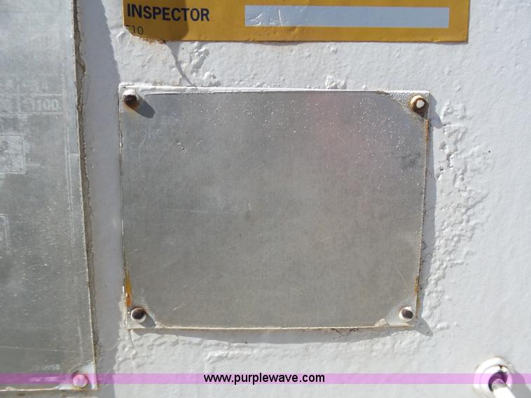 image for item L5755 1981 International S1800 digger derrick truck