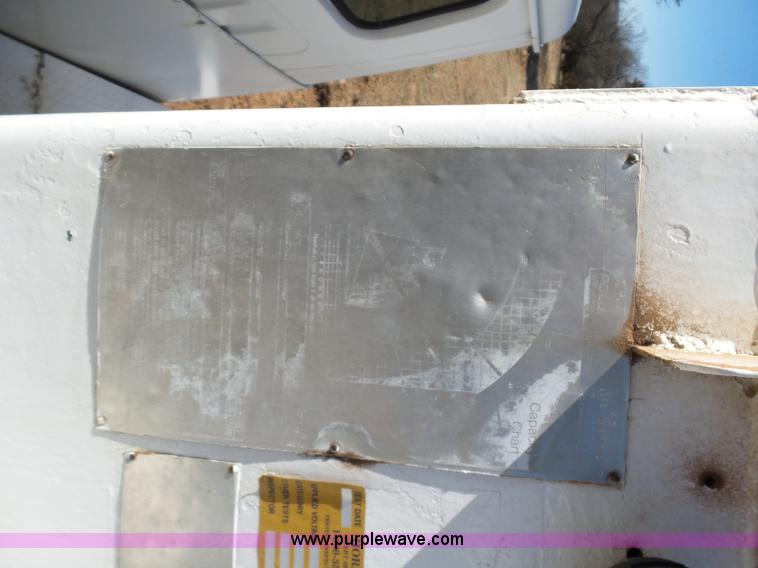 image for item L5755 1981 International S1800 digger derrick truck