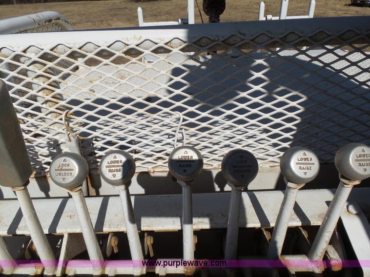 image for item L5755 1981 International S1800 digger derrick truck