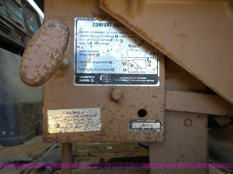 image for item L5755 1981 International S1800 digger derrick truck