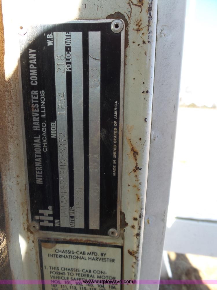 image for item L5755 1981 International S1800 digger derrick truck