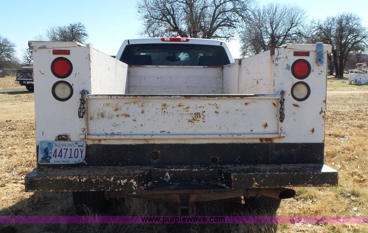 image for item L5756 2007 Chevrolet Silverado 2500HD utility truck