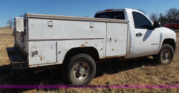 image for item L5756 2007 Chevrolet Silverado 2500HD utility truck