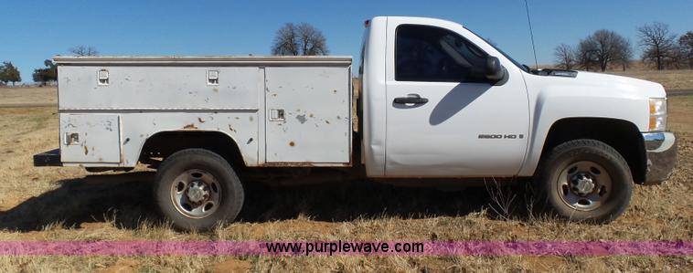 image for item L5756 2007 Chevrolet Silverado 2500HD utility truck