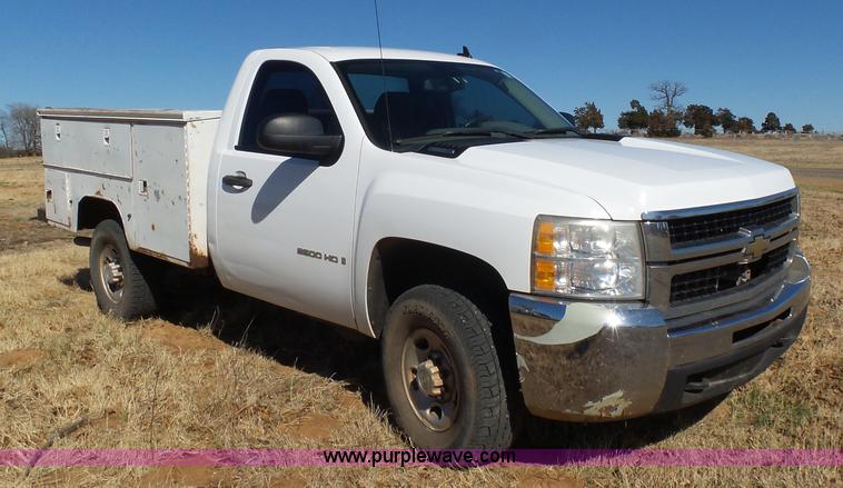 image for item L5756 2007 Chevrolet Silverado 2500HD utility truck