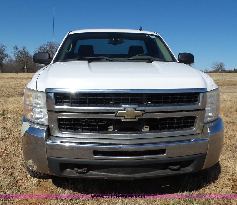 image for item L5756 2007 Chevrolet Silverado 2500HD utility truck