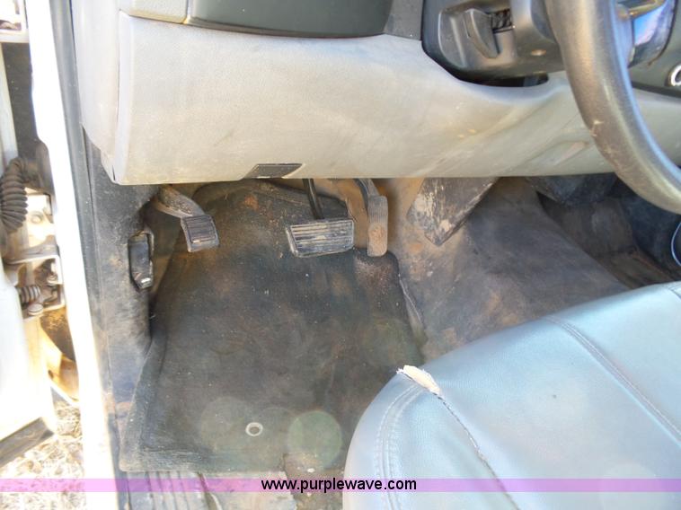 image for item L5756 2007 Chevrolet Silverado 2500HD utility truck