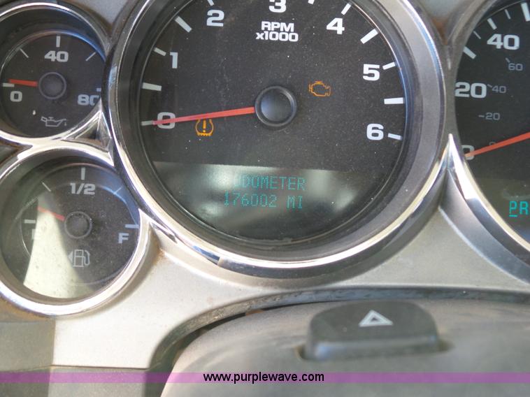 image for item L5756 2007 Chevrolet Silverado 2500HD utility truck