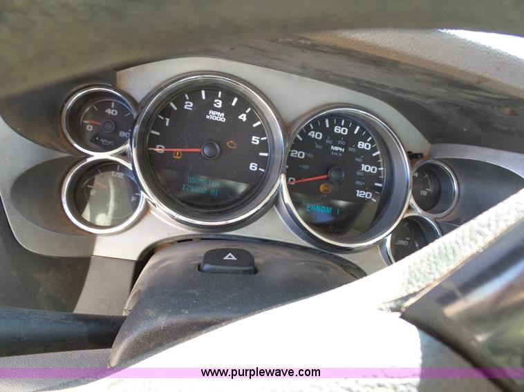 image for item L5756 2007 Chevrolet Silverado 2500HD utility truck
