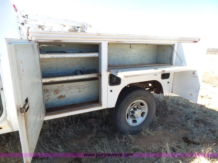 image for item L5756 2007 Chevrolet Silverado 2500HD utility truck