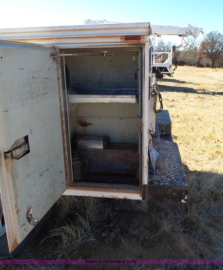 image for item L5756 2007 Chevrolet Silverado 2500HD utility truck