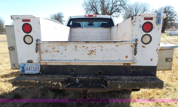 image for item L5756 2007 Chevrolet Silverado 2500HD utility truck