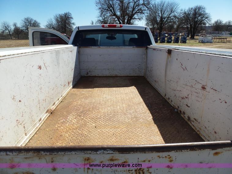 image for item L5756 2007 Chevrolet Silverado 2500HD utility truck