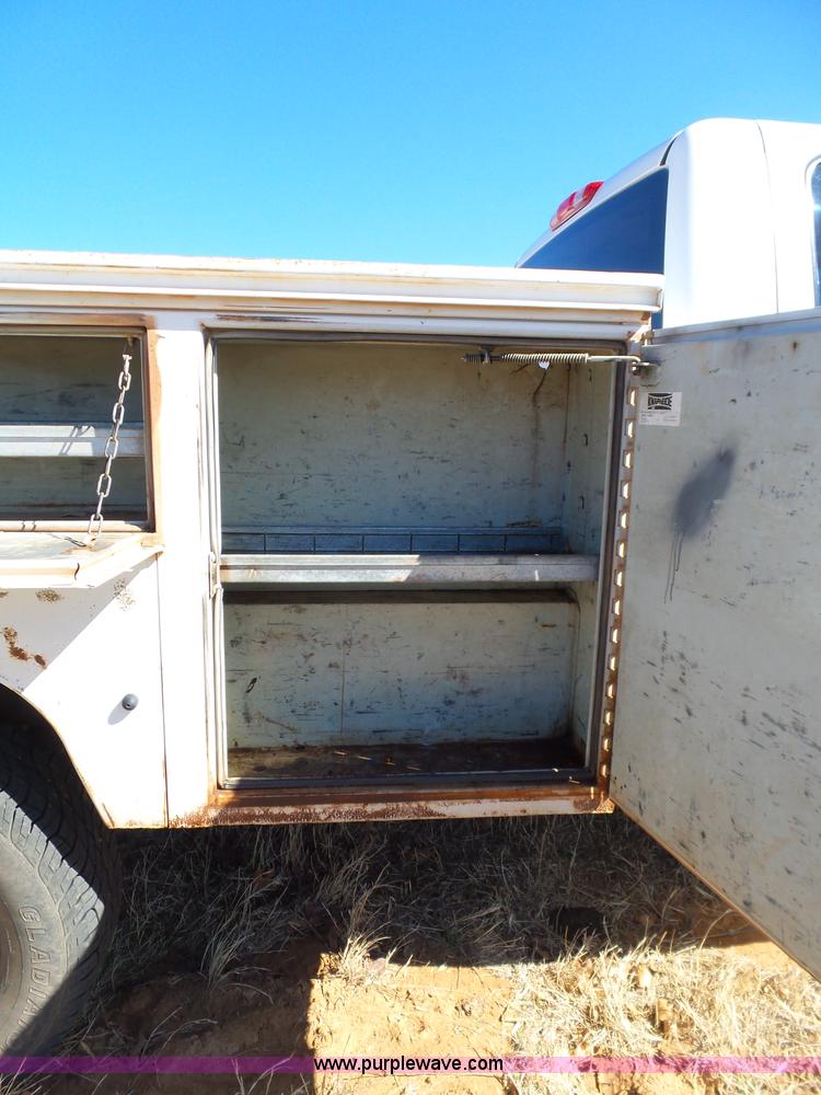 image for item L5756 2007 Chevrolet Silverado 2500HD utility truck