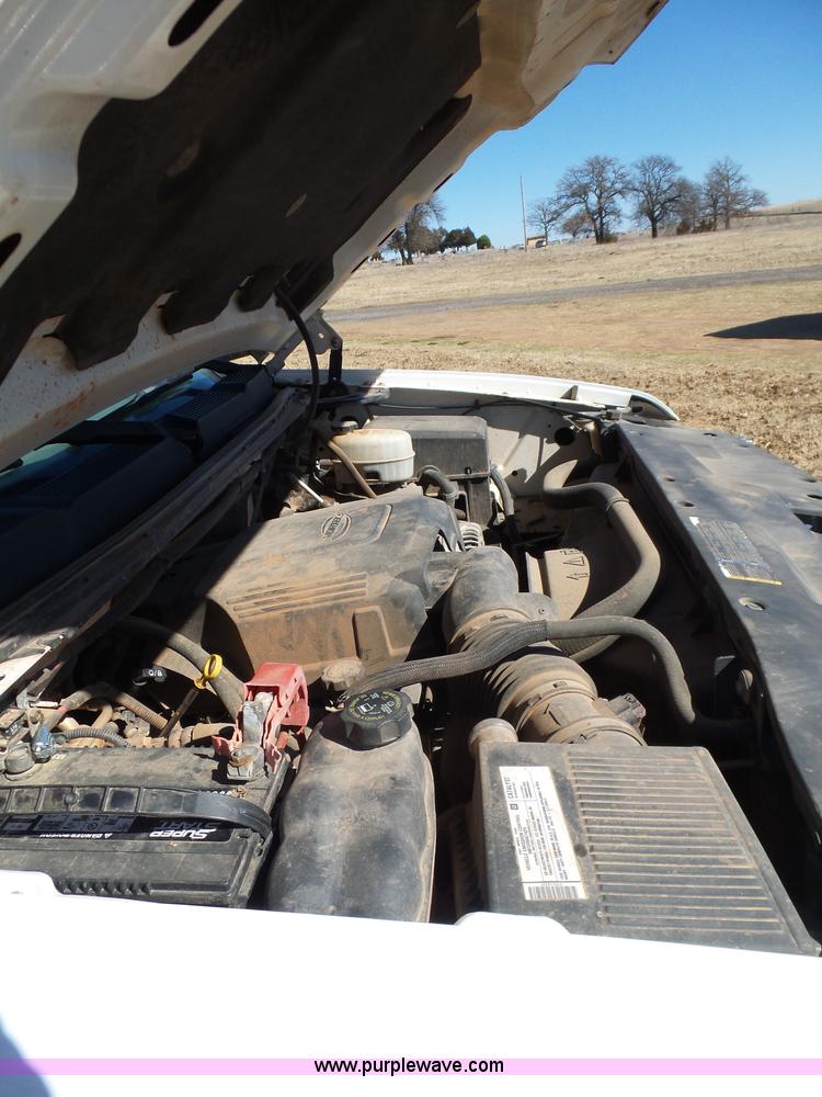 image for item L5756 2007 Chevrolet Silverado 2500HD utility truck
