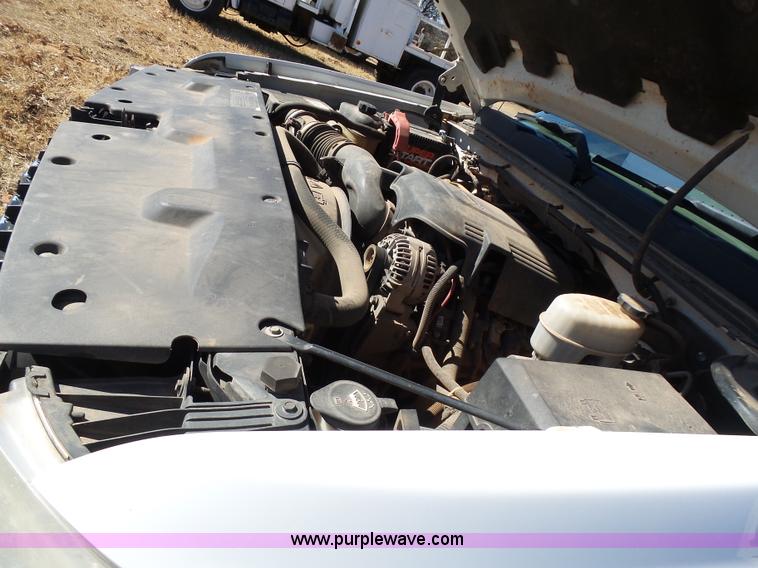 image for item L5756 2007 Chevrolet Silverado 2500HD utility truck