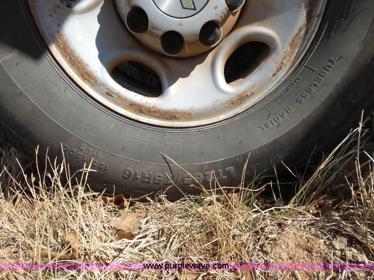 image for item L5756 2007 Chevrolet Silverado 2500HD utility truck