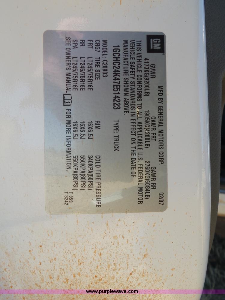 image for item L5756 2007 Chevrolet Silverado 2500HD utility truck