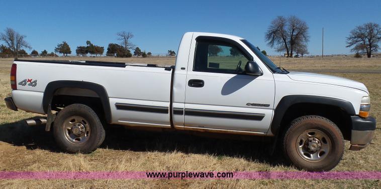 image for item L5757 2001 Chevrolet Silverado 2500HD pickup truck