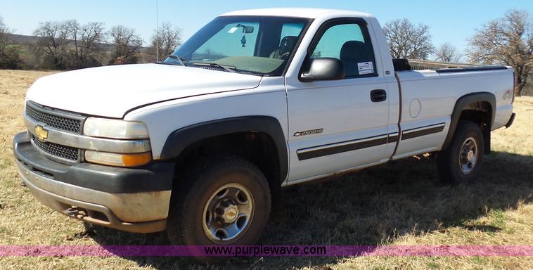 image for item L5757 2001 Chevrolet Silverado 2500HD pickup truck