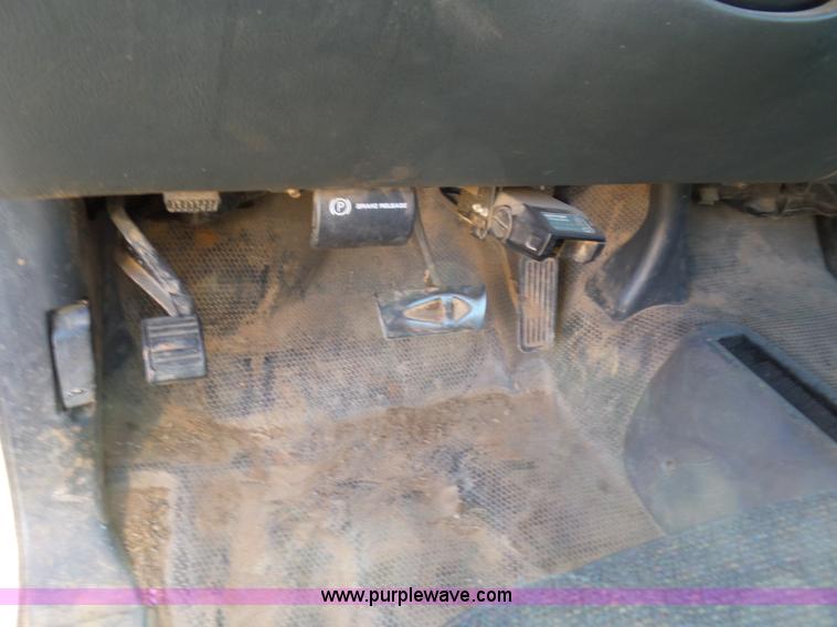 image for item L5757 2001 Chevrolet Silverado 2500HD pickup truck