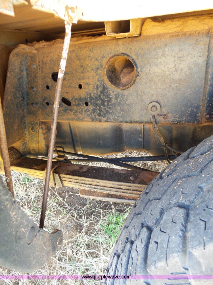 image for item L5757 2001 Chevrolet Silverado 2500HD pickup truck