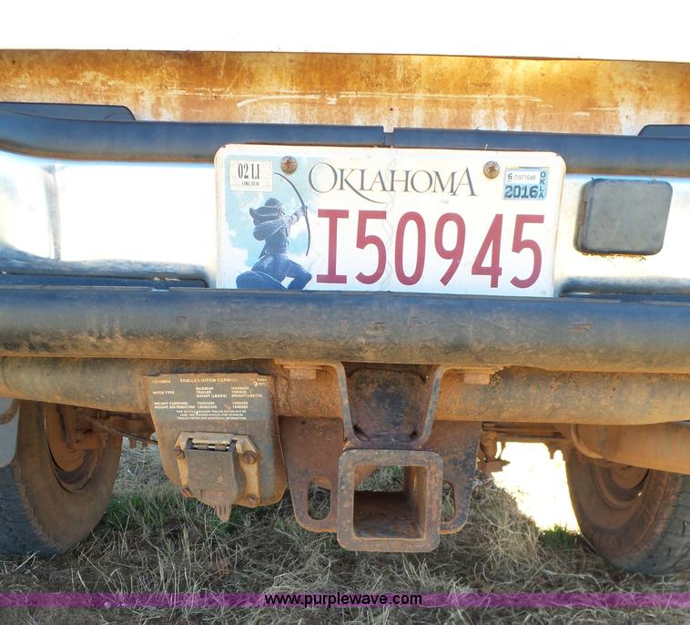 image for item L5757 2001 Chevrolet Silverado 2500HD pickup truck