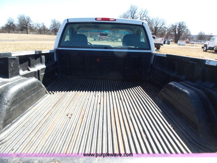 image for item L5757 2001 Chevrolet Silverado 2500HD pickup truck