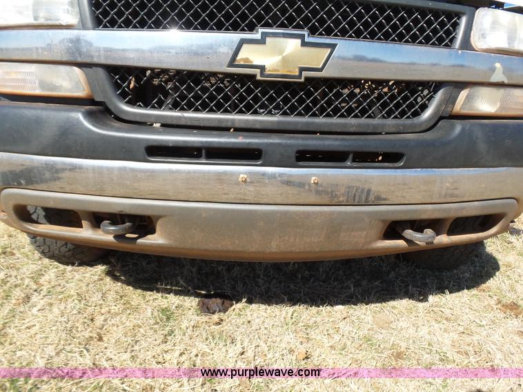 image for item L5757 2001 Chevrolet Silverado 2500HD pickup truck