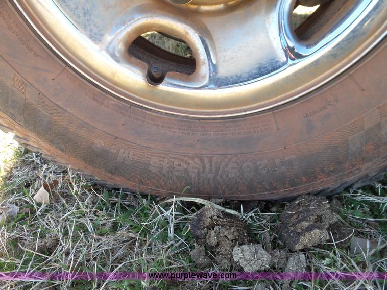 image for item L5757 2001 Chevrolet Silverado 2500HD pickup truck