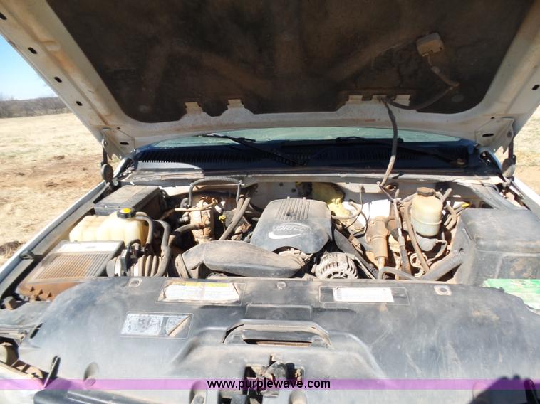 image for item L5757 2001 Chevrolet Silverado 2500HD pickup truck