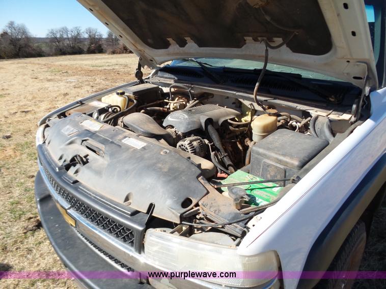 image for item L5757 2001 Chevrolet Silverado 2500HD pickup truck