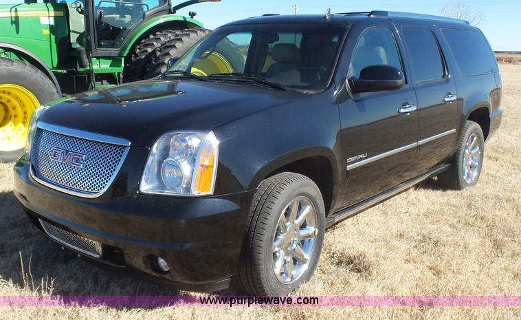 image for item L6218 2011 GMC Yukon Denali XL SUV