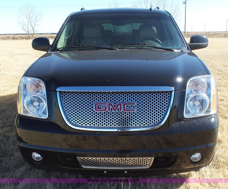 image for item L6218 2011 GMC Yukon Denali XL SUV