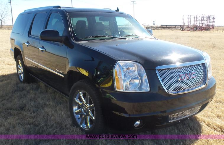 image for item L6218 2011 GMC Yukon Denali XL SUV