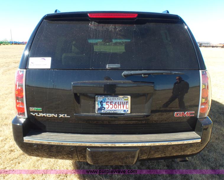 image for item L6218 2011 GMC Yukon Denali XL SUV