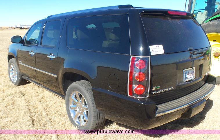 image for item L6218 2011 GMC Yukon Denali XL SUV
