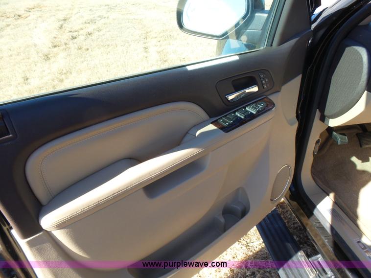 image for item L6218 2011 GMC Yukon Denali XL SUV