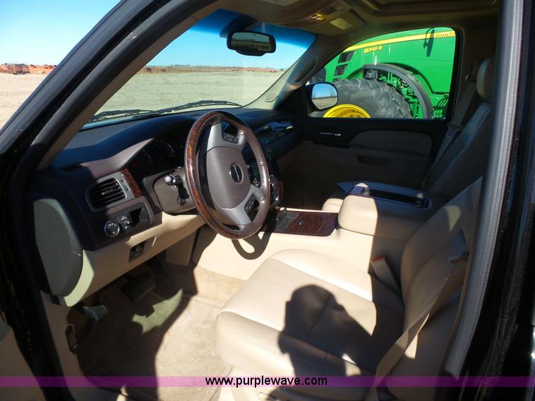 image for item L6218 2011 GMC Yukon Denali XL SUV