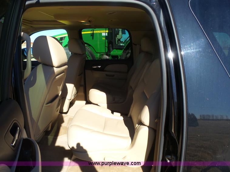 image for item L6218 2011 GMC Yukon Denali XL SUV