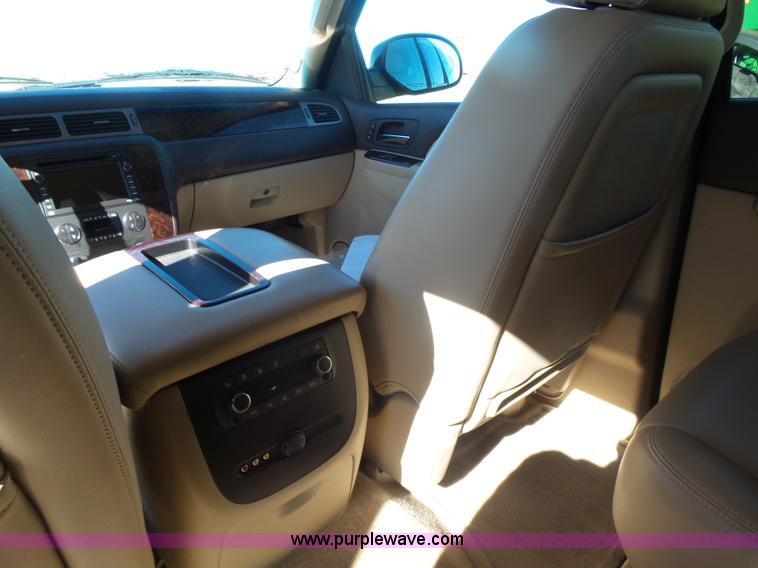 image for item L6218 2011 GMC Yukon Denali XL SUV