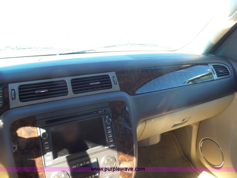 image for item L6218 2011 GMC Yukon Denali XL SUV